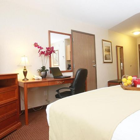 Stonebridge Hotel Dawson Creek Bagian luar foto