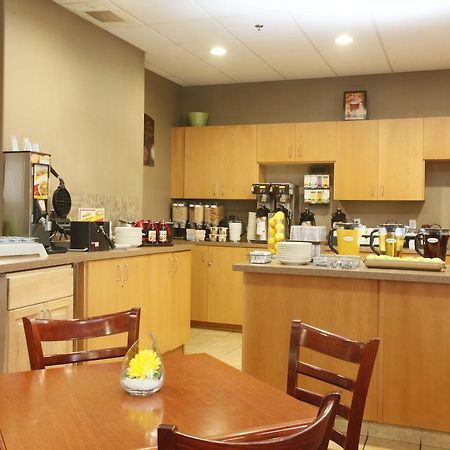 Stonebridge Hotel Dawson Creek Bagian luar foto