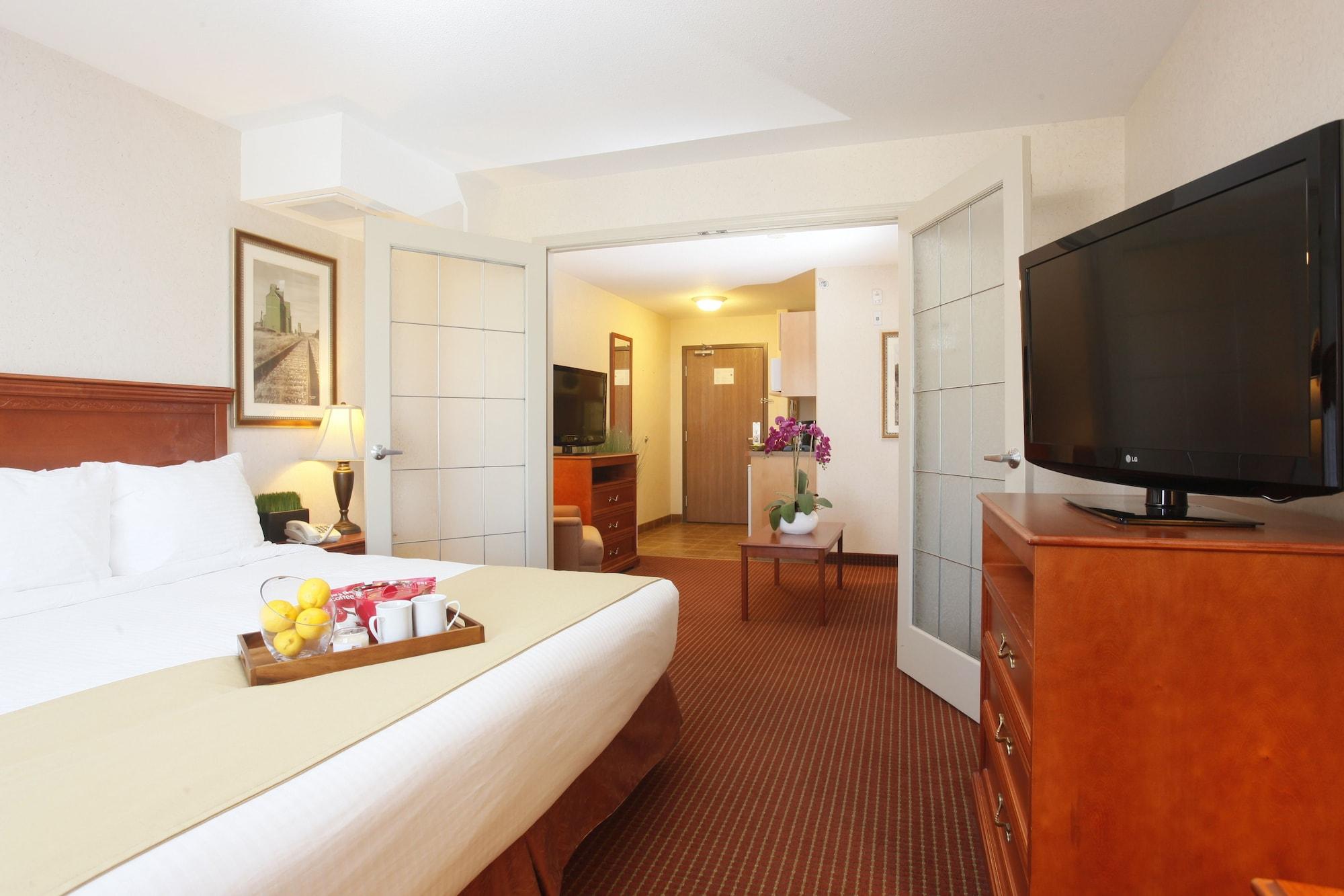 Stonebridge Hotel Dawson Creek Bagian luar foto
