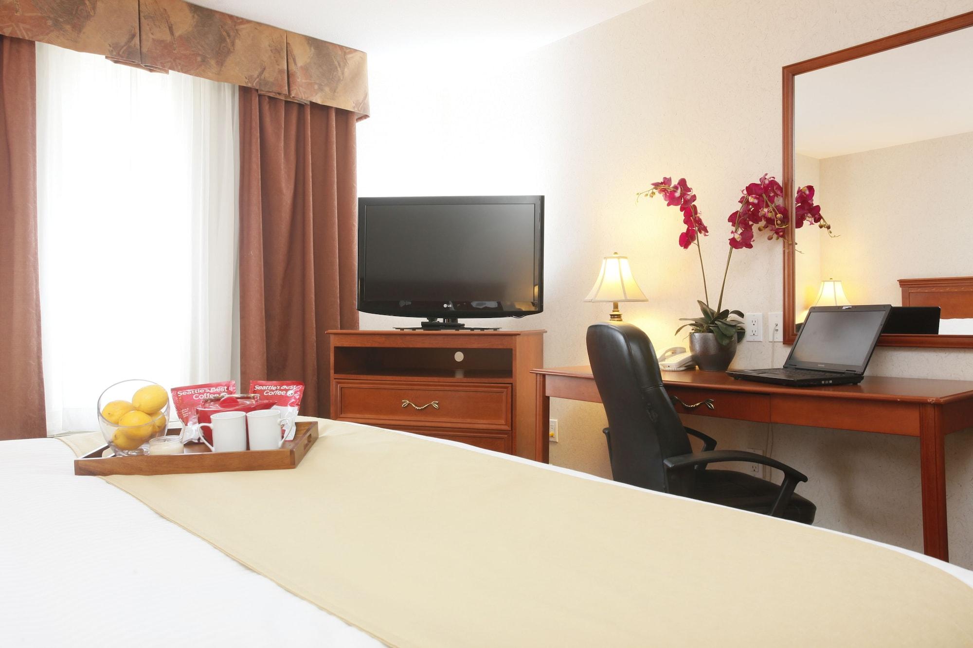 Stonebridge Hotel Dawson Creek Bagian luar foto