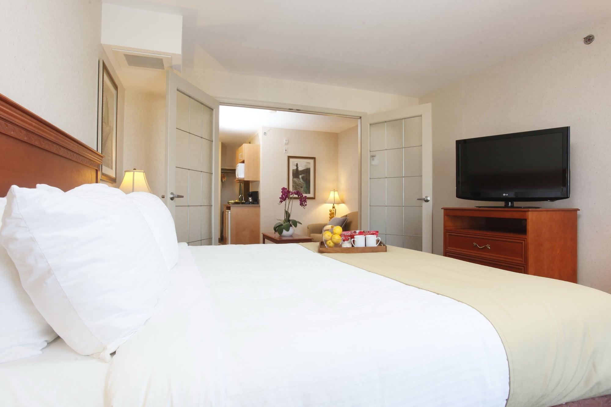 Stonebridge Hotel Dawson Creek Bagian luar foto