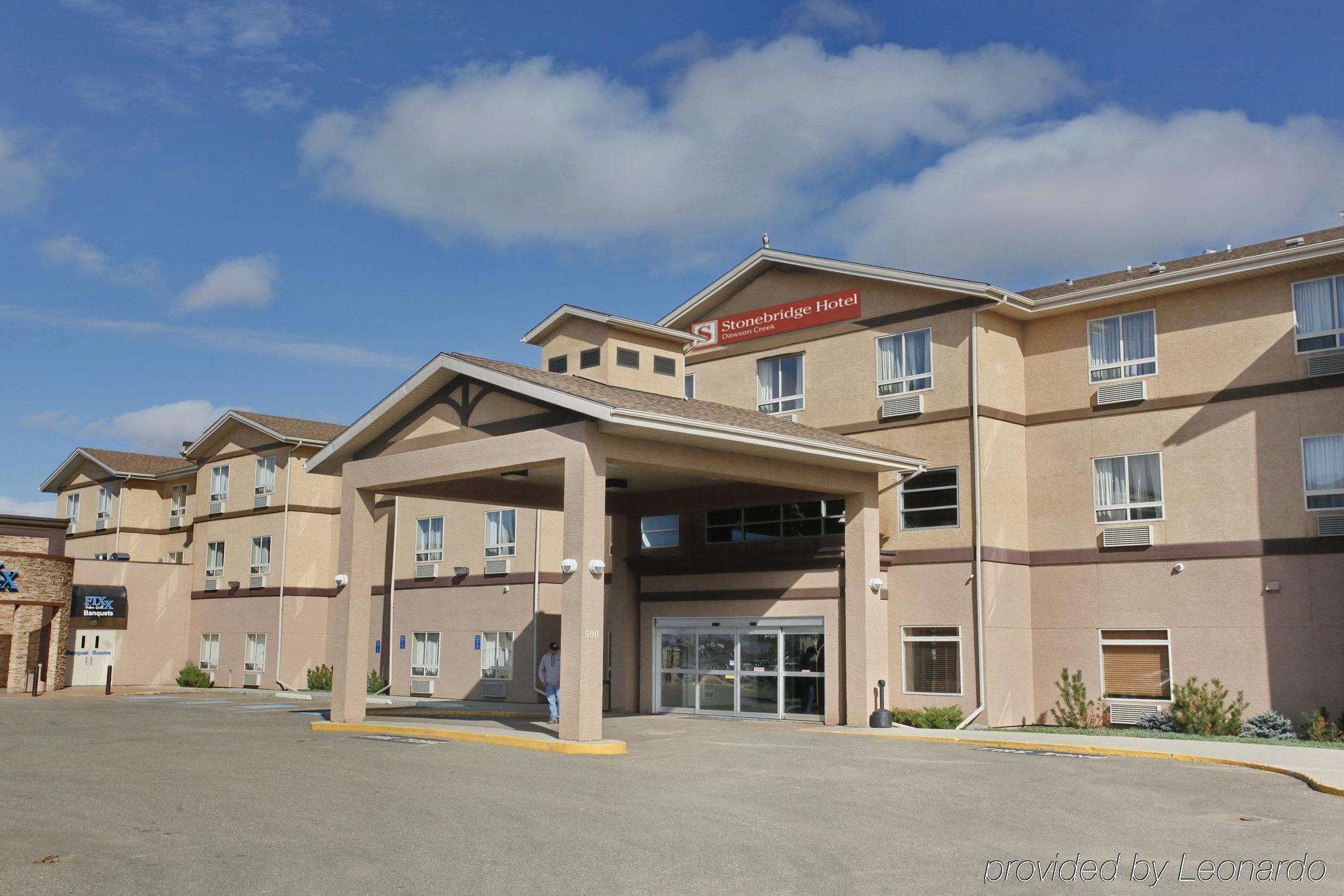 Stonebridge Hotel Dawson Creek Bagian luar foto
