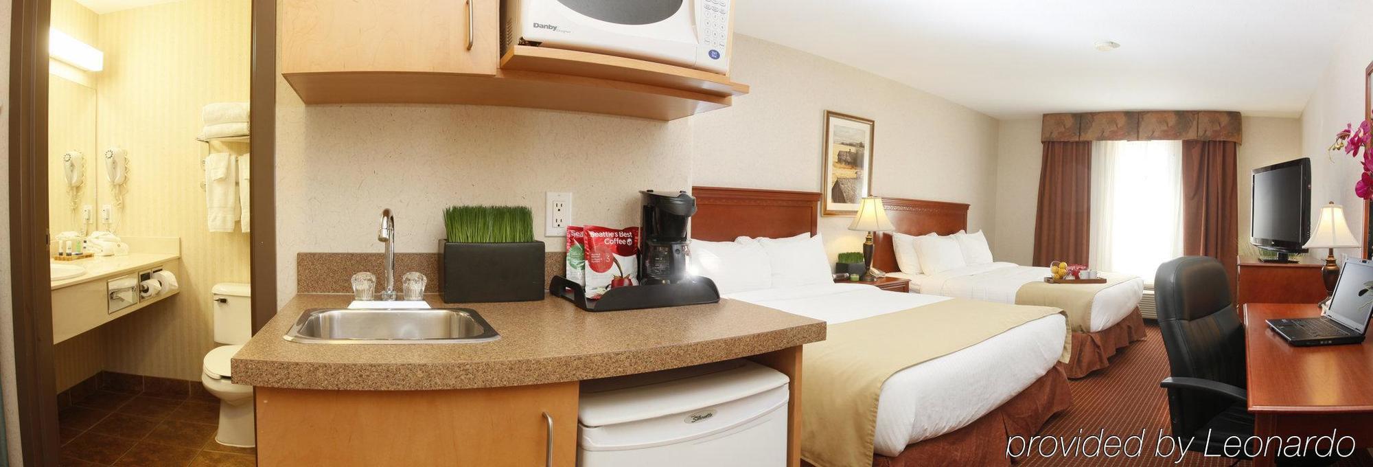 Stonebridge Hotel Dawson Creek Bagian luar foto
