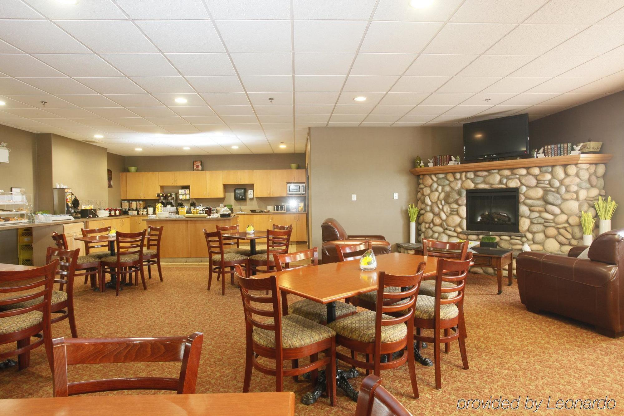 Stonebridge Hotel Dawson Creek Bagian luar foto
