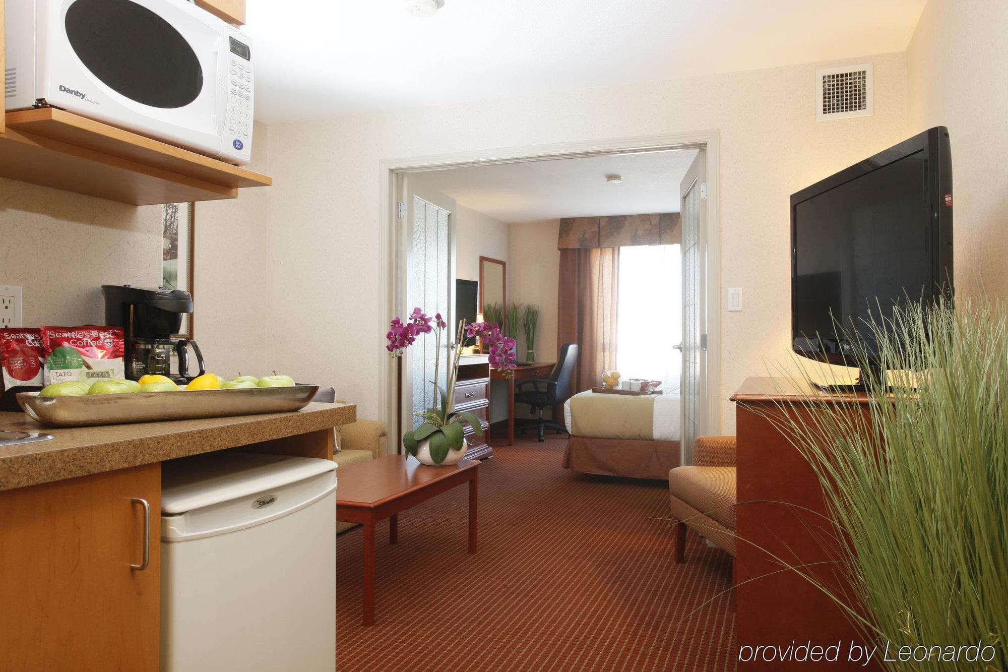 Stonebridge Hotel Dawson Creek Bagian luar foto
