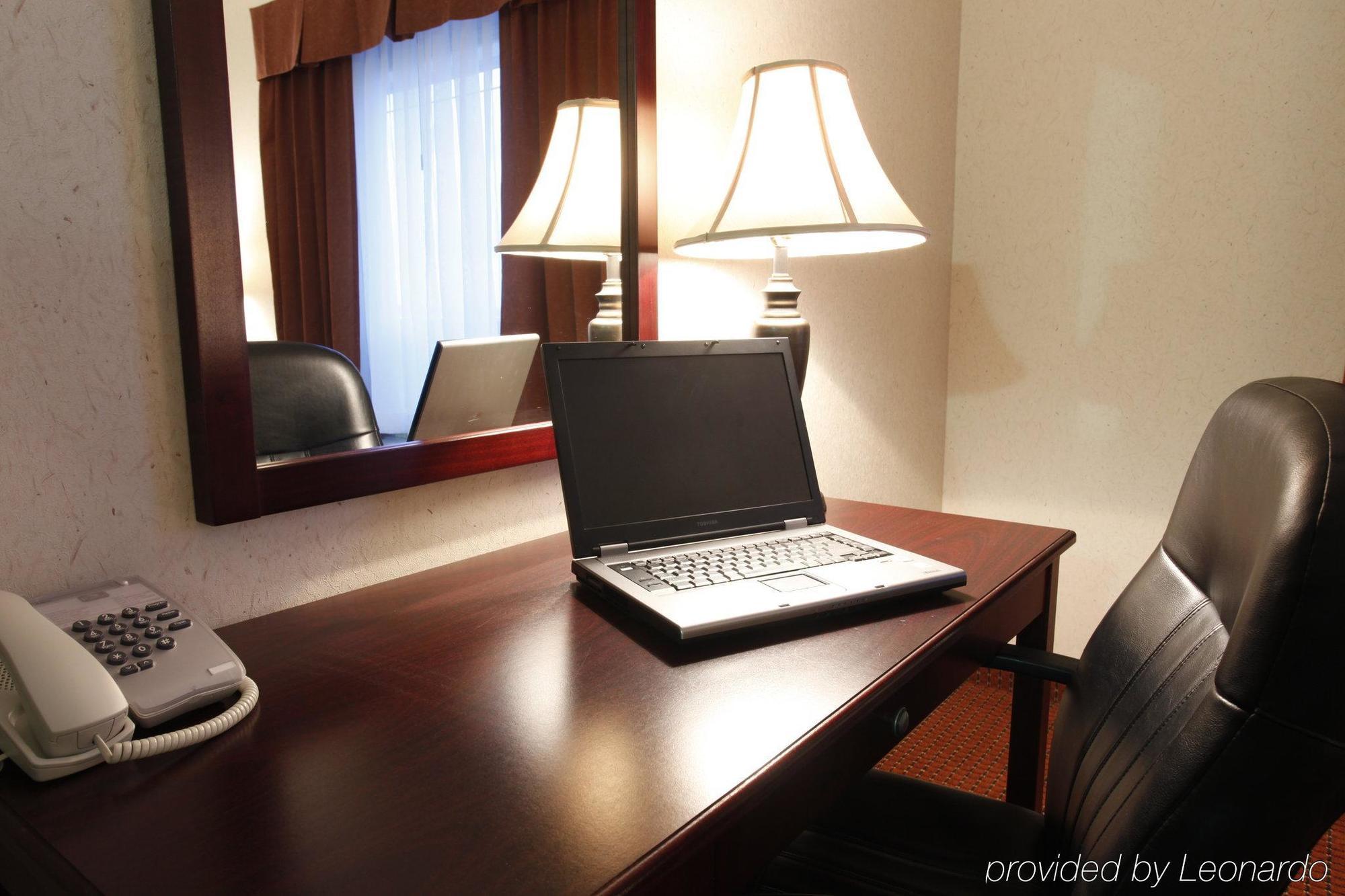 Stonebridge Hotel Dawson Creek Bagian luar foto