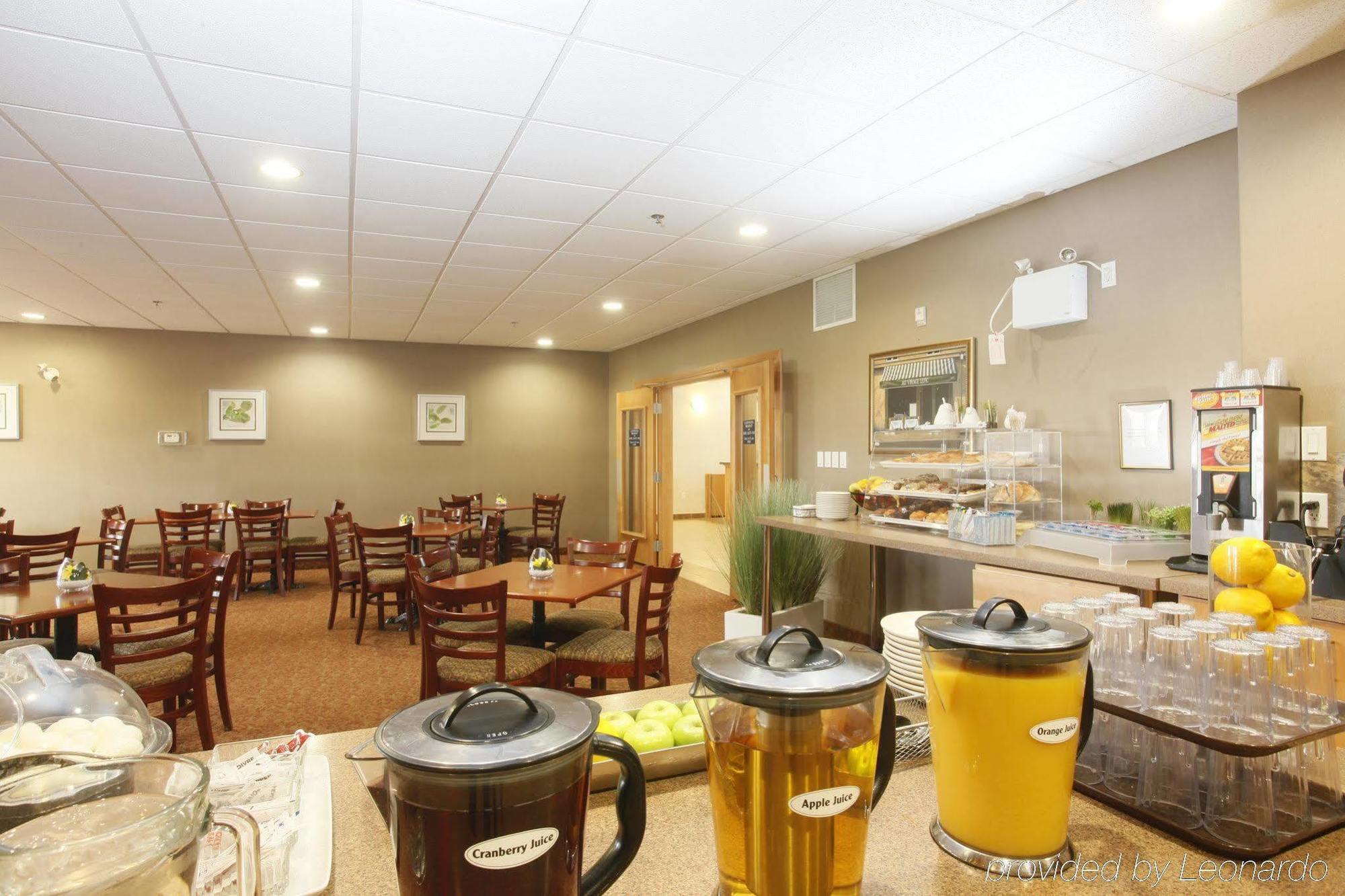 Stonebridge Hotel Dawson Creek Bagian luar foto