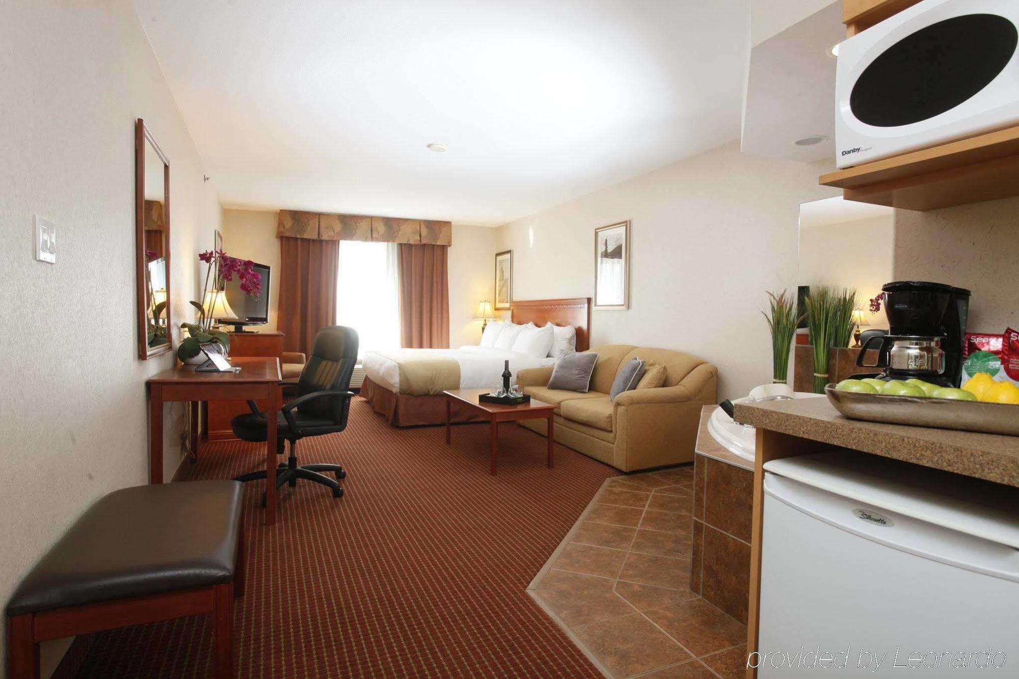 Stonebridge Hotel Dawson Creek Bagian luar foto