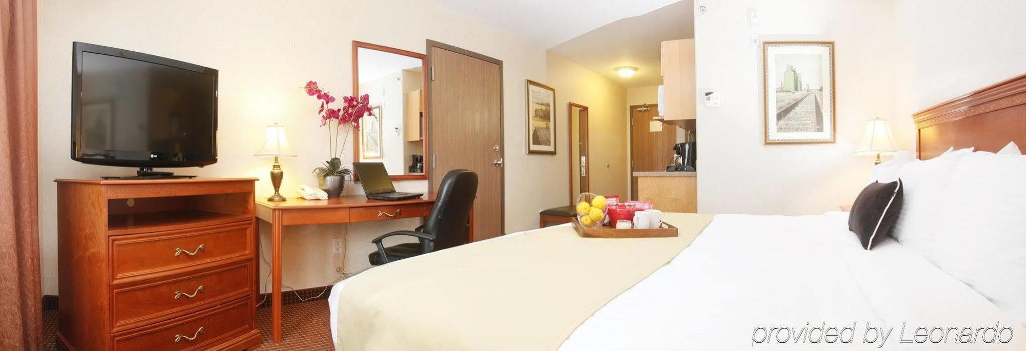 Stonebridge Hotel Dawson Creek Bagian luar foto