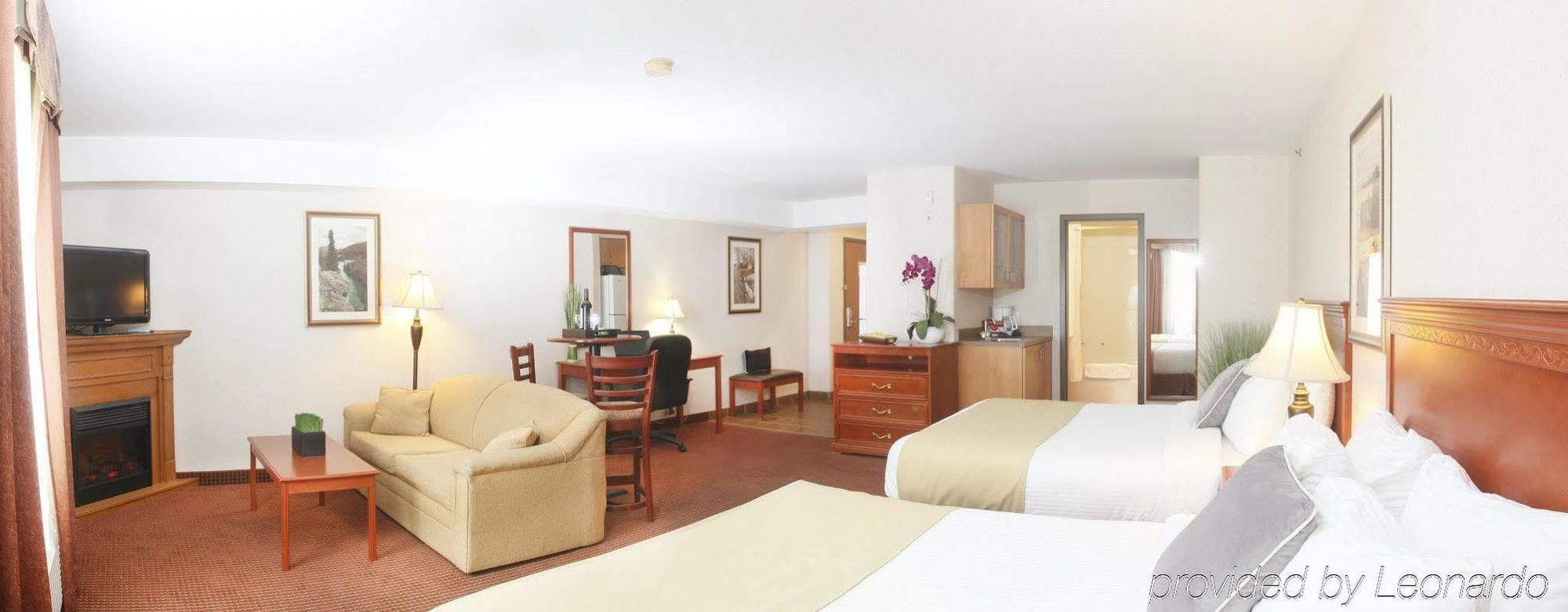 Stonebridge Hotel Dawson Creek Bagian luar foto