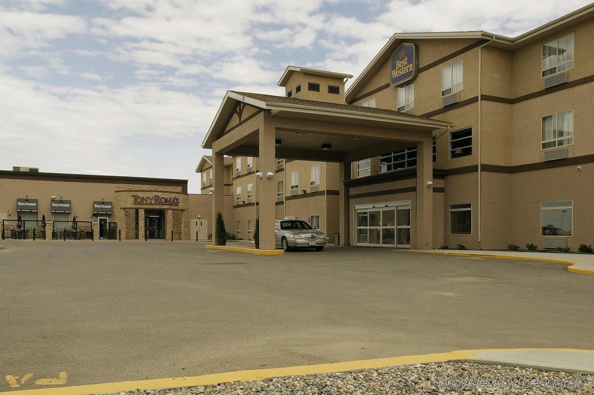 Stonebridge Hotel Dawson Creek Bagian luar foto